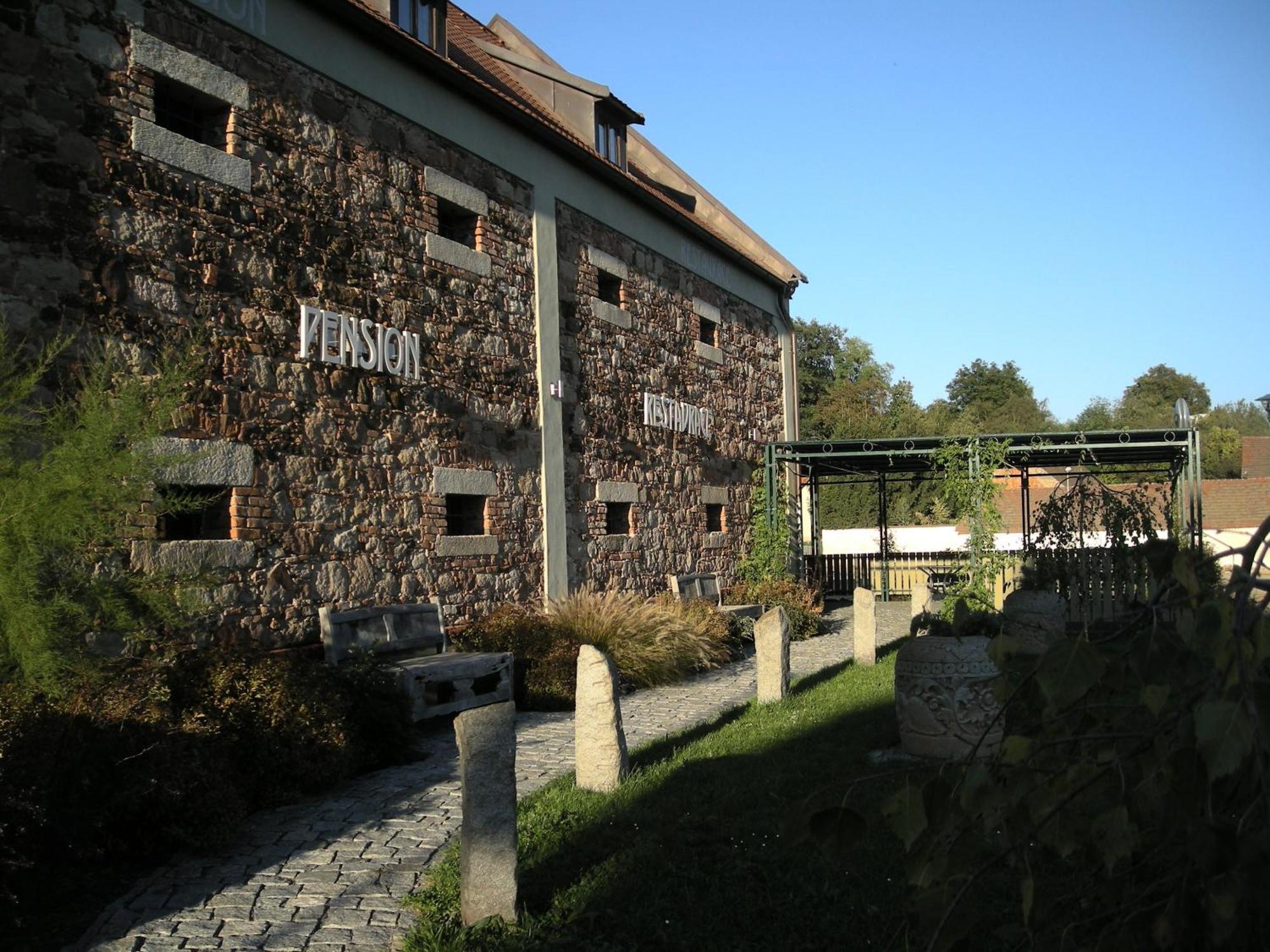 Barokni Spejchar Hotel Tlucna Exterior photo