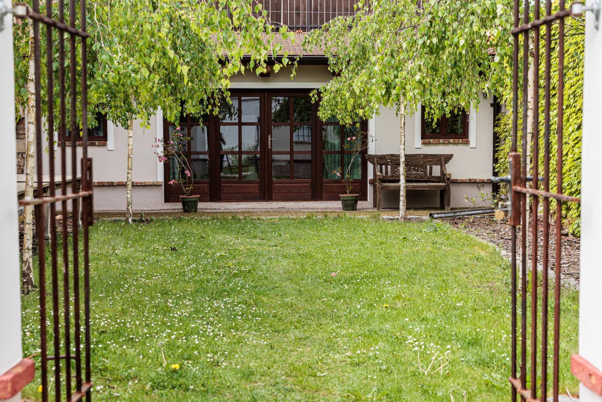 Barokni Spejchar Hotel Tlucna Exterior photo